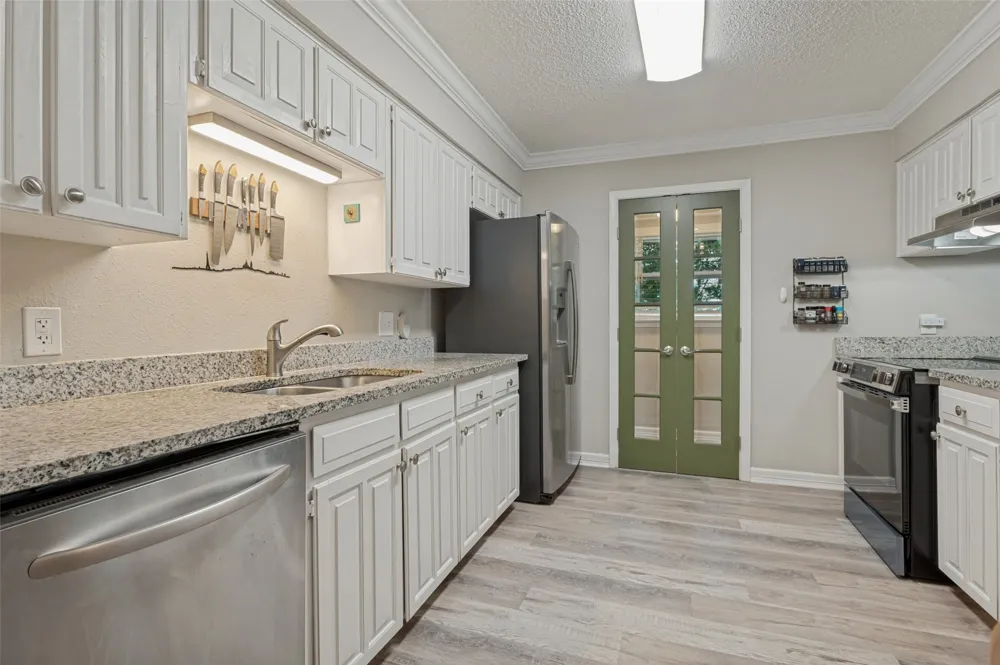 3217 Meadow Wood Lane Bedford, TX 76021