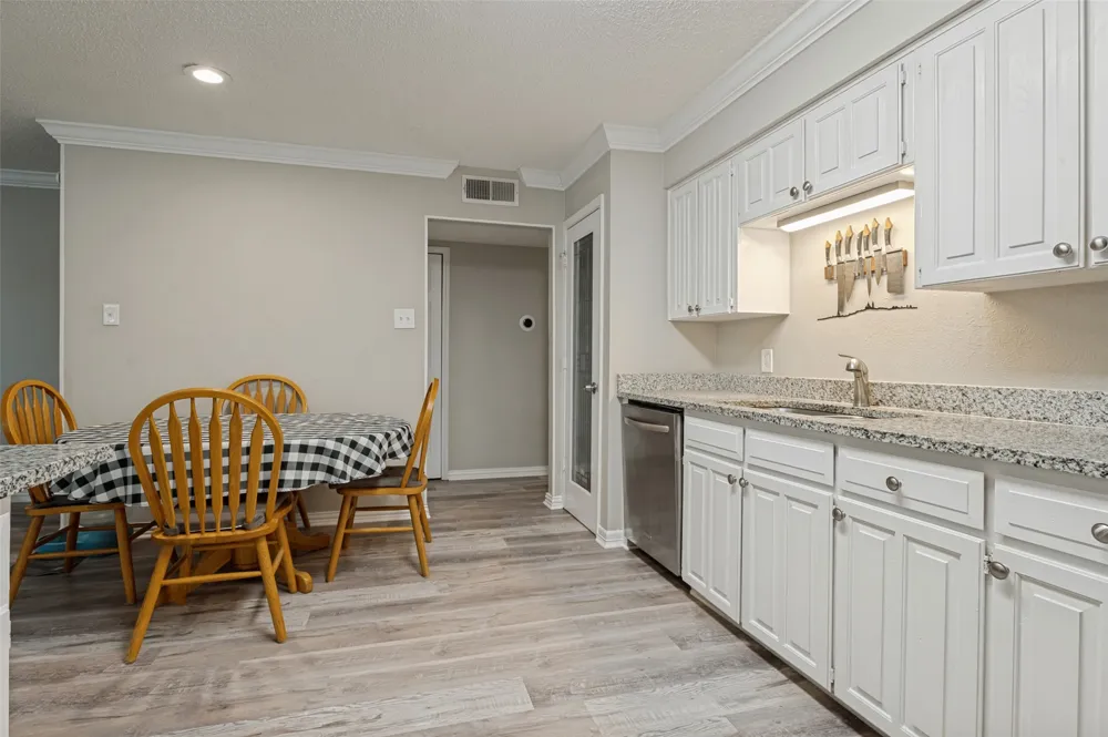 3217 Meadow Wood Lane Bedford, TX 76021
