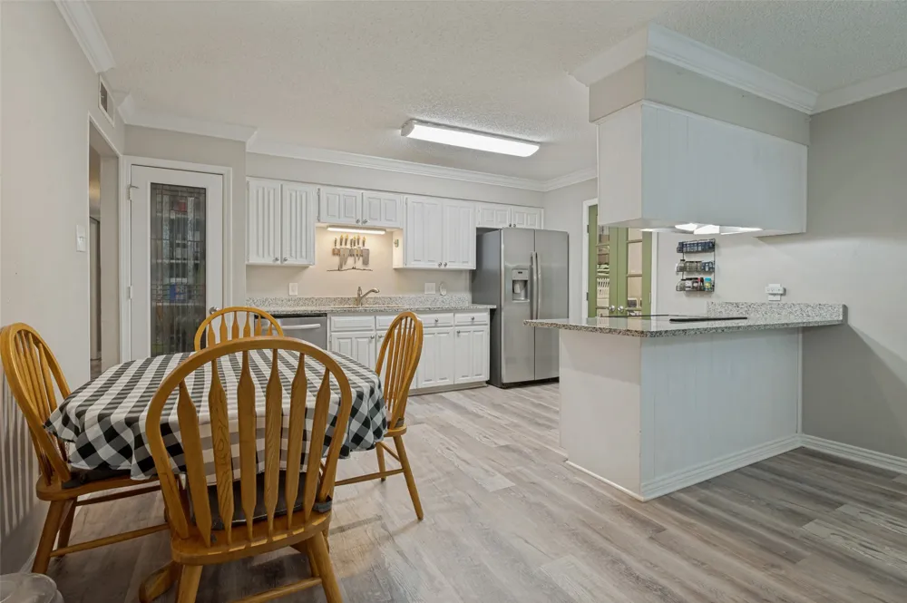 3217 Meadow Wood Lane Bedford, TX 76021