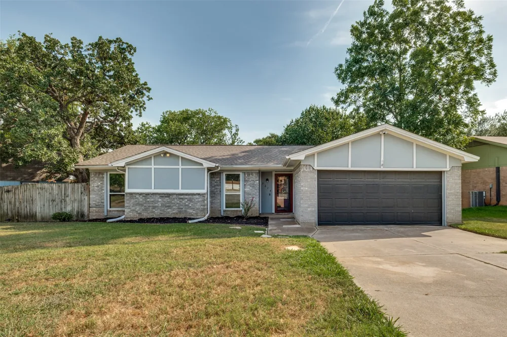 3217 Meadow Wood Lane Bedford, TX 76021
