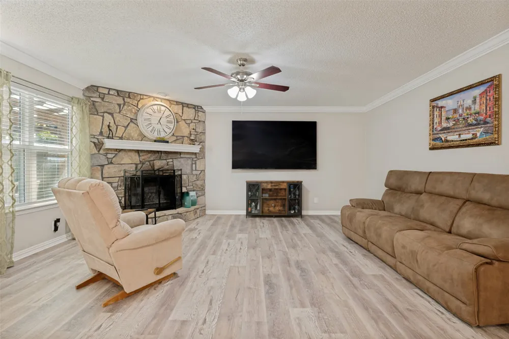 3217 Meadow Wood Lane Bedford, TX 76021