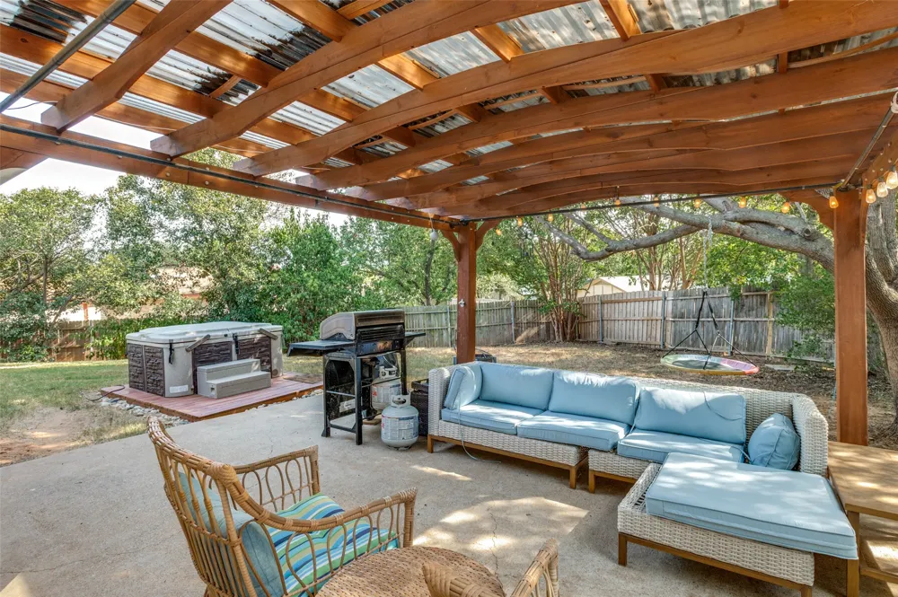 3217 Meadow Wood Lane Bedford, TX 76021