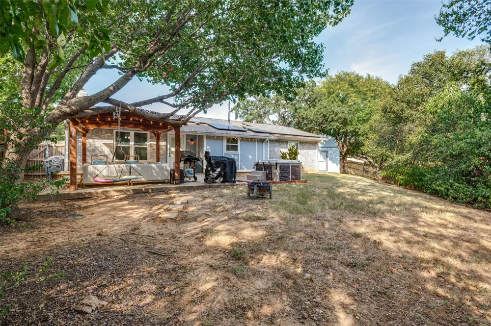 3217 Meadow Wood Lane Bedford, TX 76021