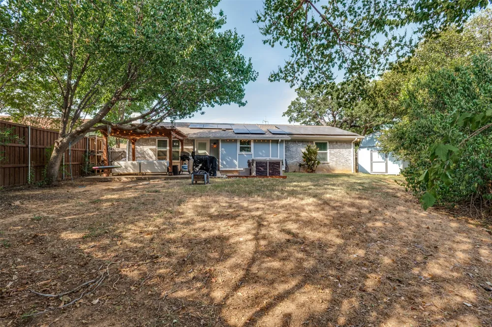 3217 Meadow Wood Lane Bedford, TX 76021