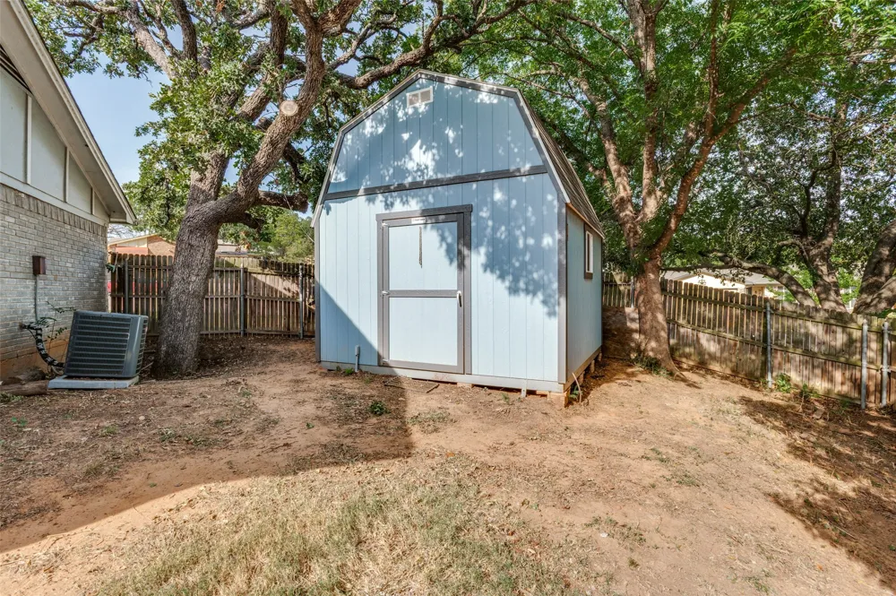 3217 Meadow Wood Lane Bedford, TX 76021
