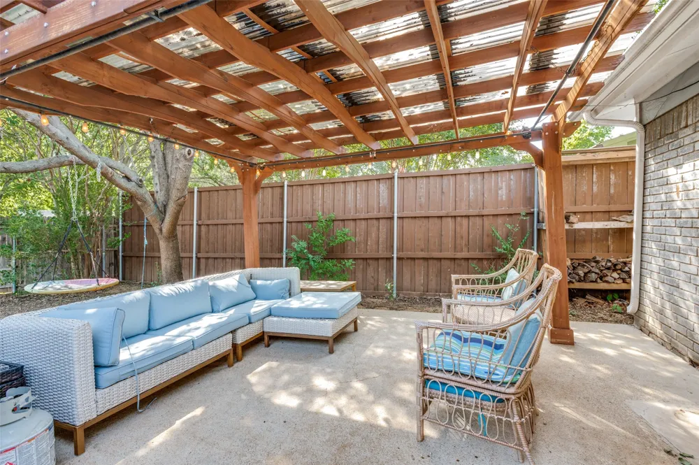 3217 Meadow Wood Lane Bedford, TX 76021