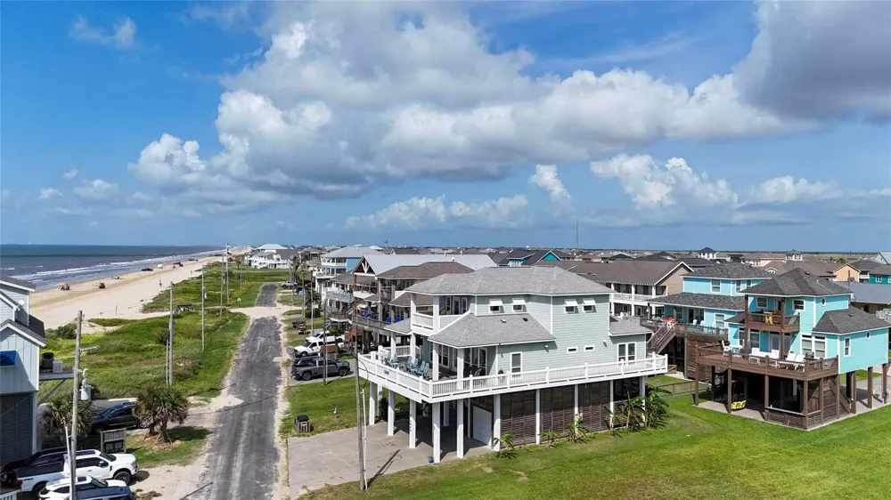2809 Tradewind Lane Crystal Beach, TX 77650