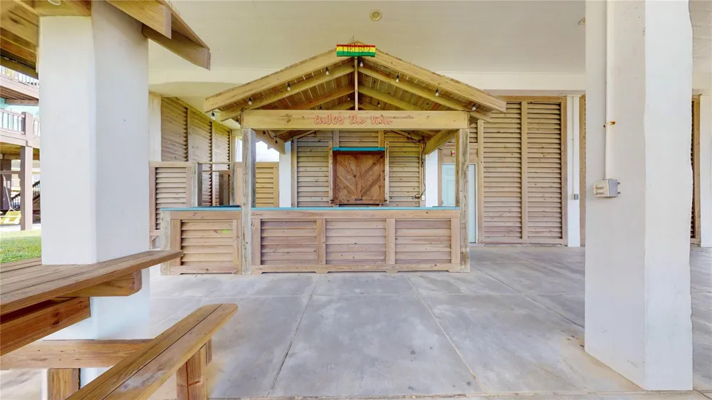 2809 Tradewind Lane Crystal Beach, TX 77650