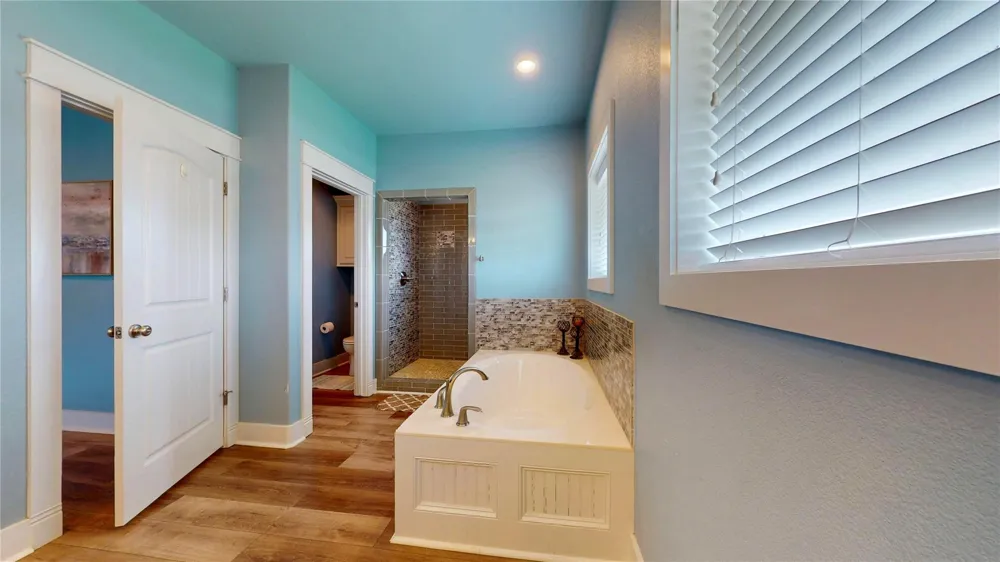 2809 Tradewind Lane Crystal Beach, TX 77650