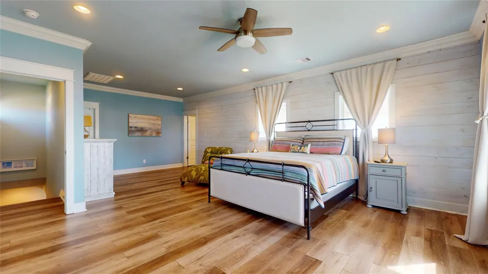 2809 Tradewind Lane Crystal Beach, TX 77650