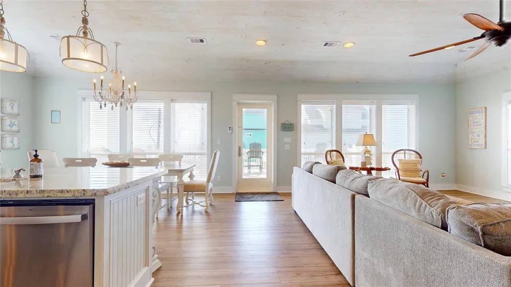 2809 Tradewind Lane Crystal Beach, TX 77650