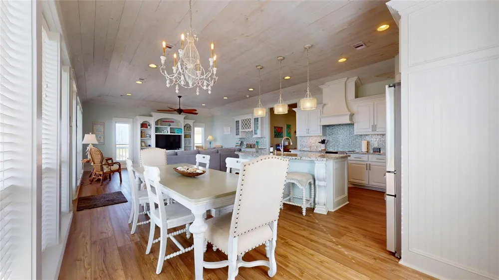 2809 Tradewind Lane Crystal Beach, TX 77650