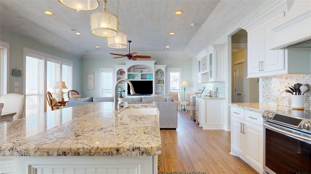 2809 Tradewind Lane Crystal Beach, TX 77650