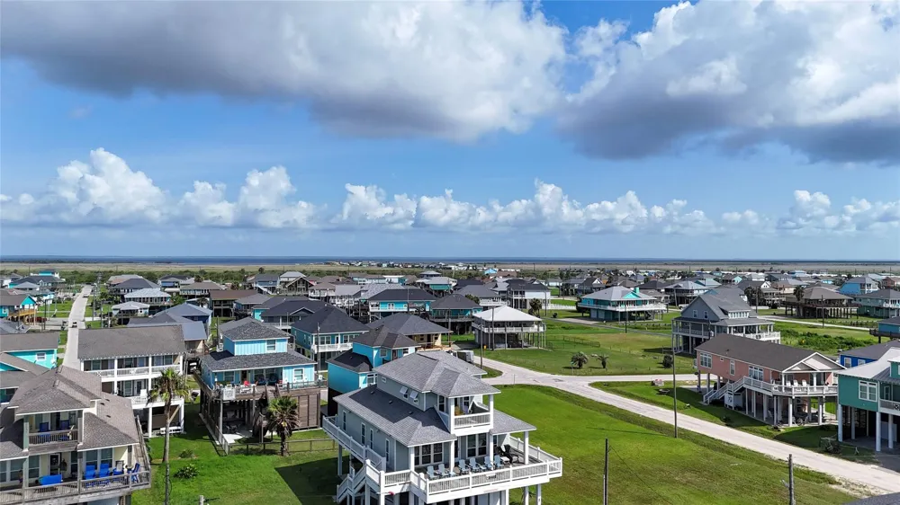 2809 Tradewind Lane Crystal Beach, TX 77650