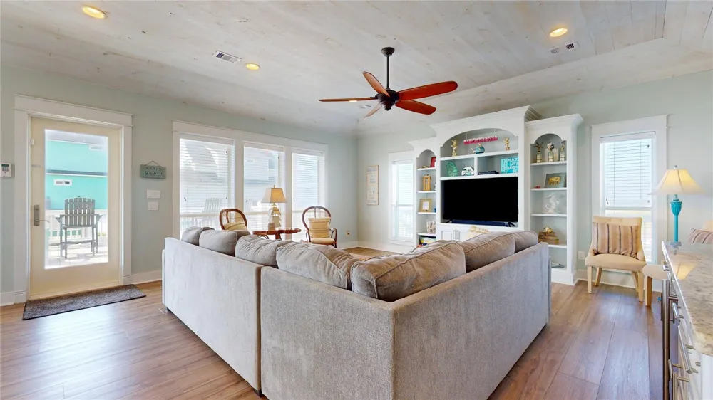2809 Tradewind Lane Crystal Beach, TX 77650