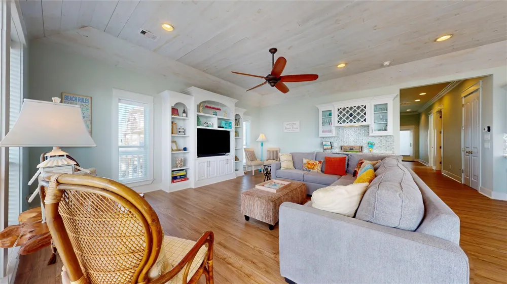 2809 Tradewind Lane Crystal Beach, TX 77650