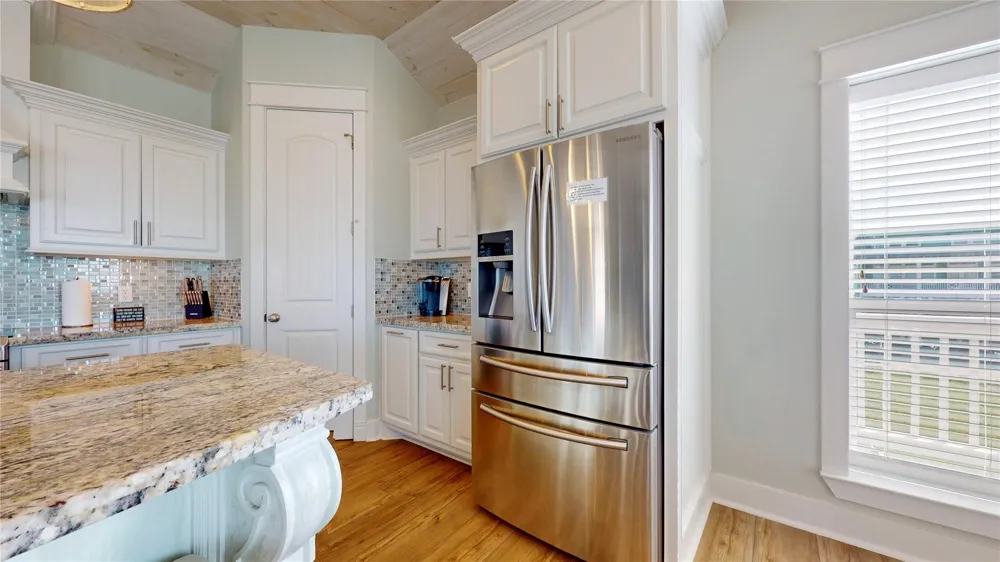 2809 Tradewind Lane Crystal Beach, TX 77650