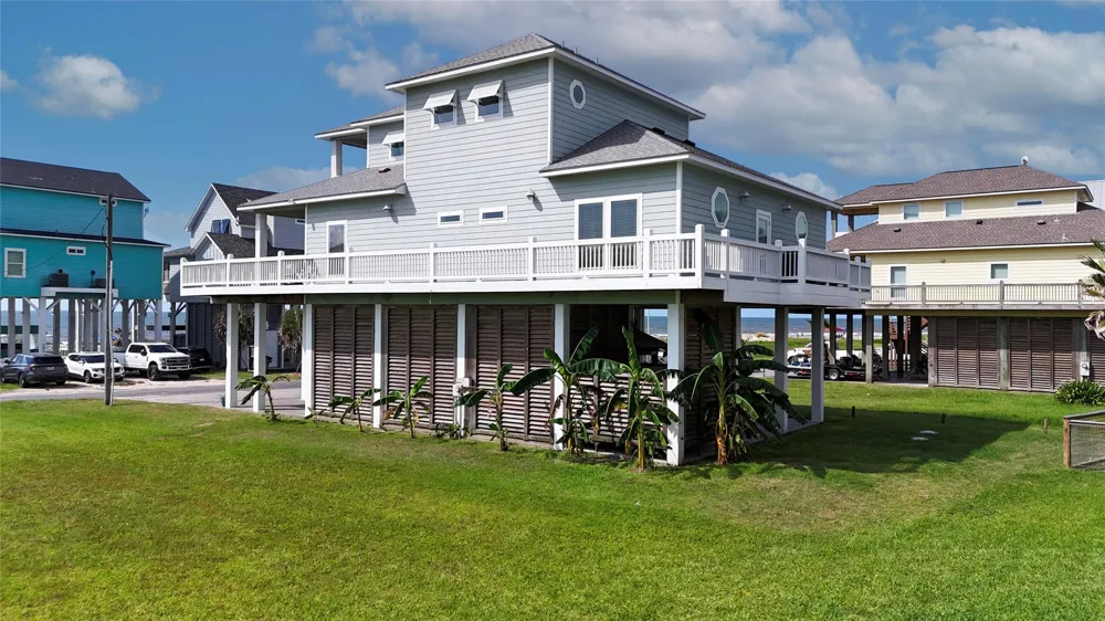 2809 Tradewind Lane Crystal Beach, TX 77650