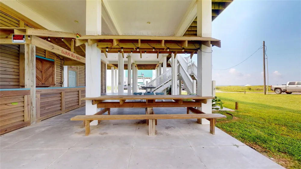 2809 Tradewind Lane Crystal Beach, TX 77650