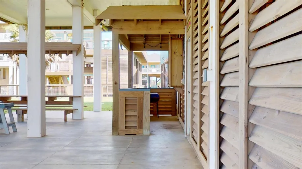 2809 Tradewind Lane Crystal Beach, TX 77650