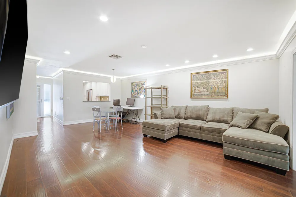85 PELICAN POINTE DRIVE #203 Delray Beach, FL 33483