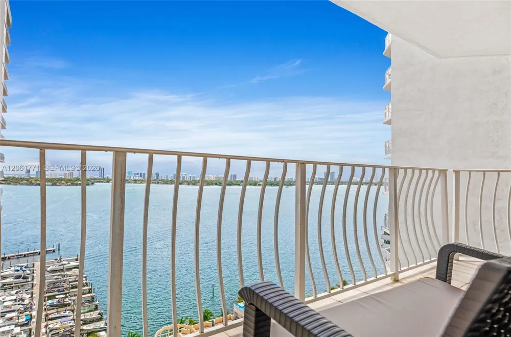 7601 E Treasure Dr #1809 North Bay Village, FL 33141