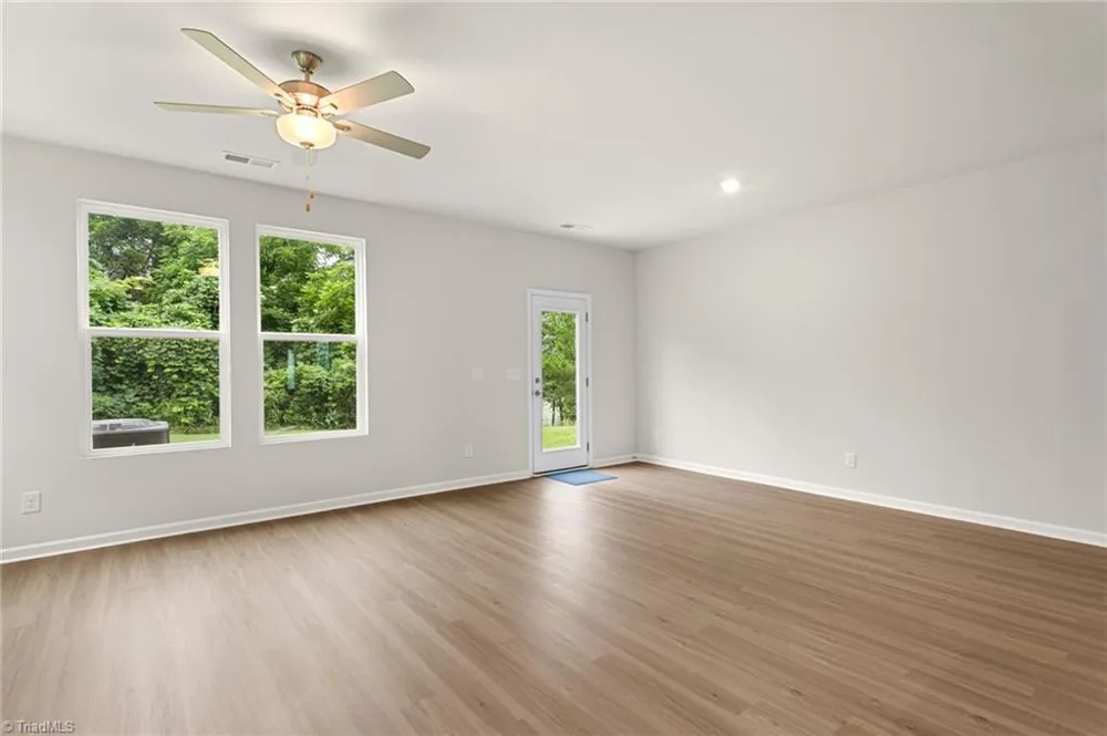 2122 Willow Glen Drive Graham, NC 27253