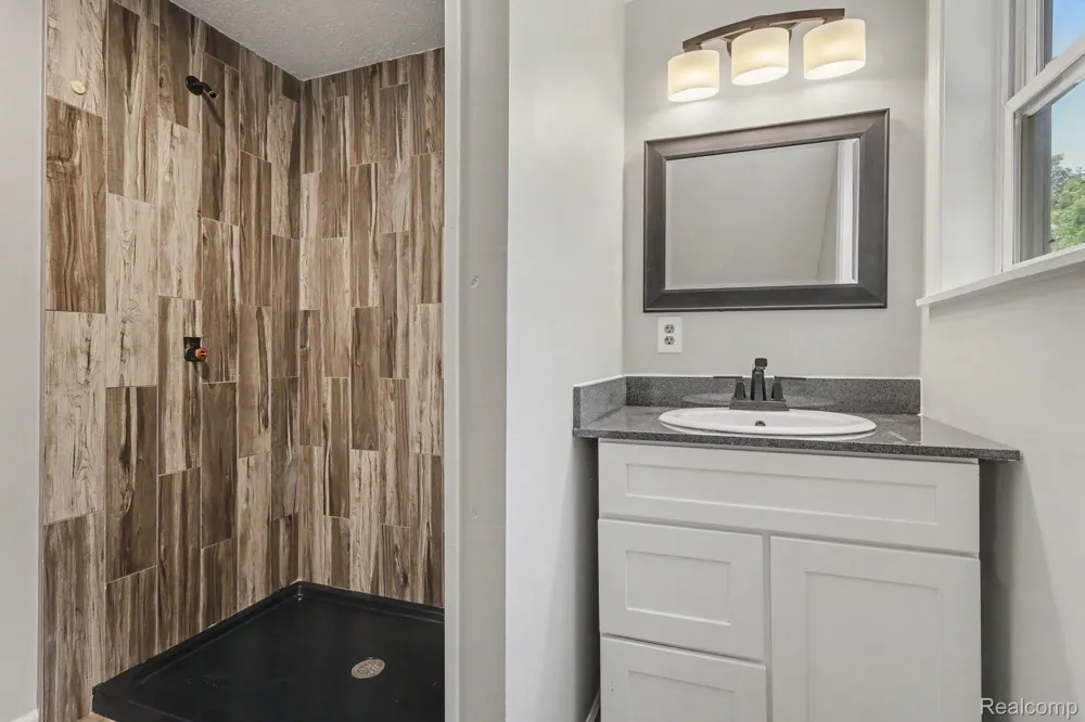 1253 Harper Road Alaiedon Township, MI 48854