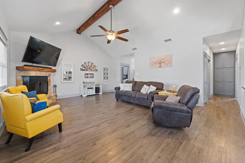 8868 County Road 1205 Grandview, TX 76050