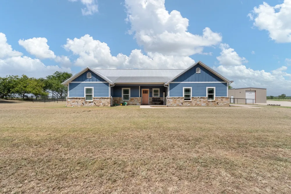 8868 County Road 1205 Grandview, TX 76050
