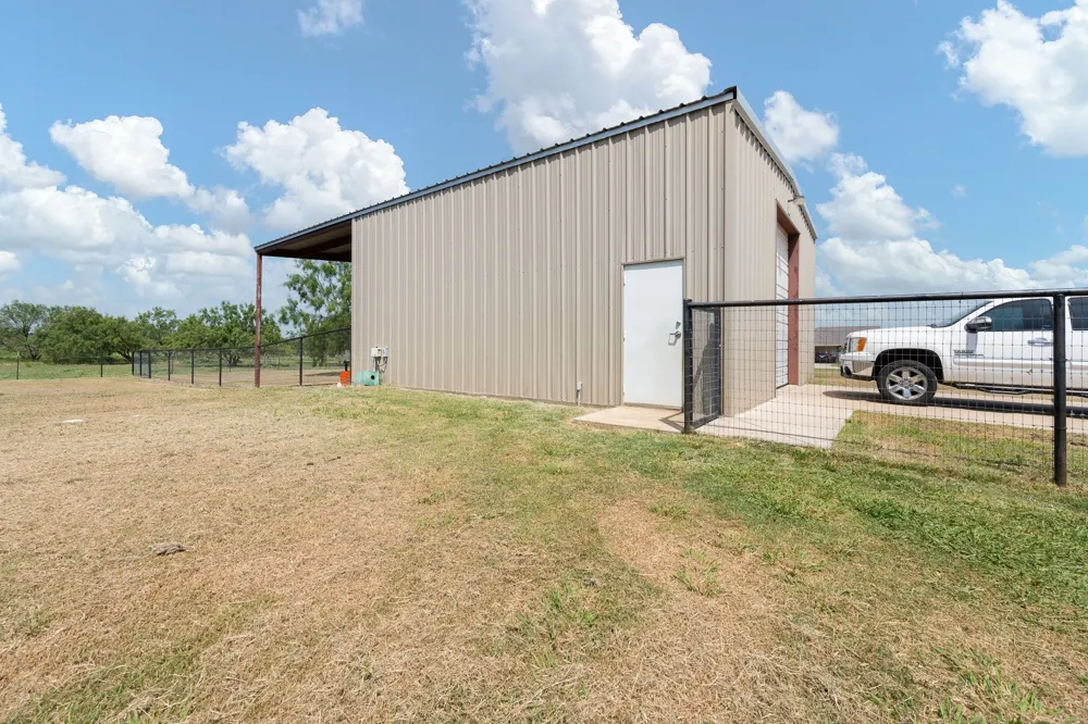 8868 County Road 1205 Grandview, TX 76050
