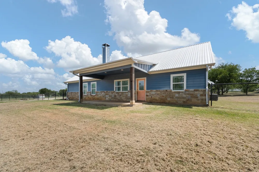 8868 County Road 1205 Grandview, TX 76050