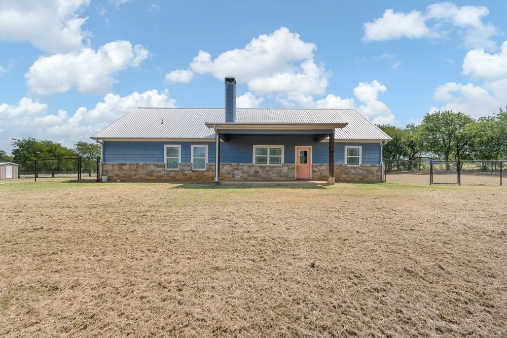 8868 County Road 1205 Grandview, TX 76050