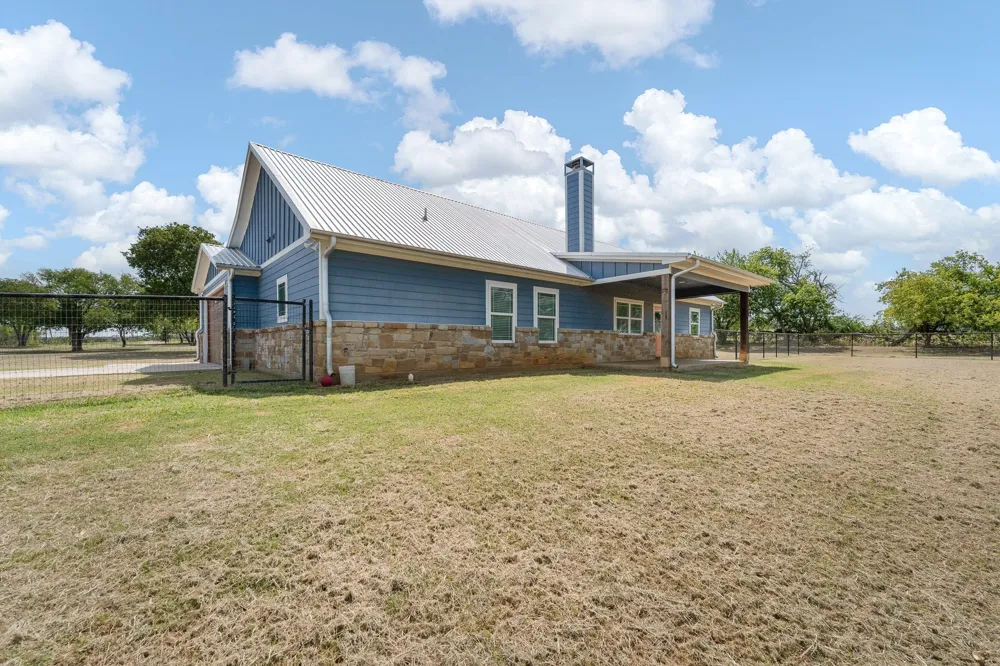 8868 County Road 1205 Grandview, TX 76050