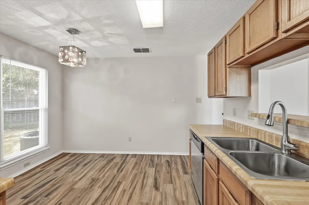 114 Glade Shadow Drive Euless, TX 76039