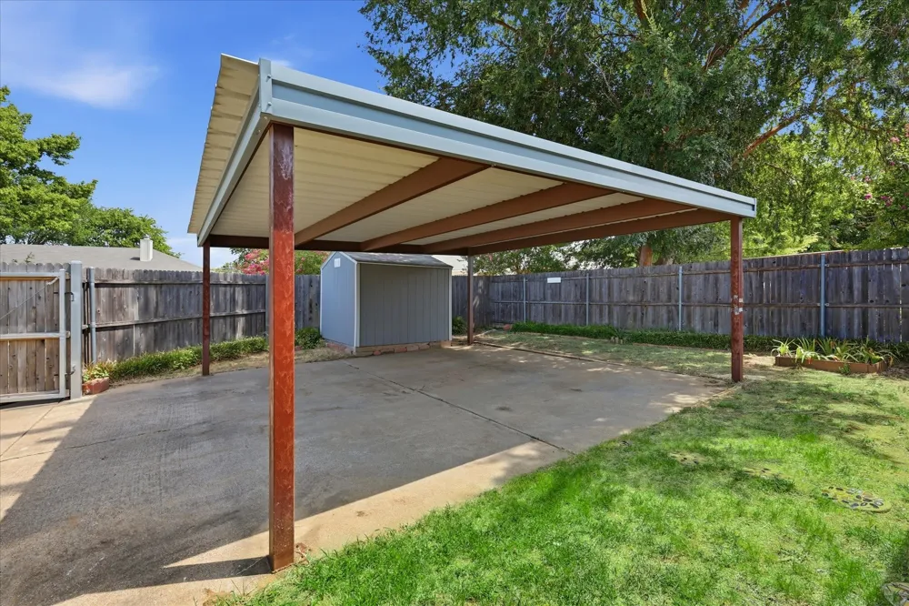 114 Glade Shadow Drive Euless, TX 76039