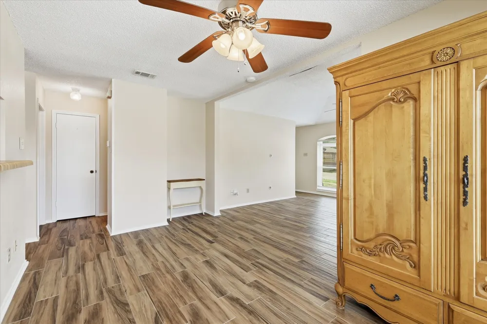 114 Glade Shadow Drive Euless, TX 76039
