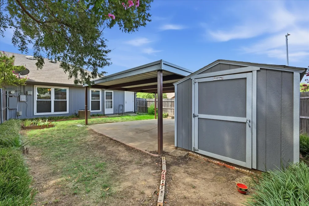 114 Glade Shadow Drive Euless, TX 76039