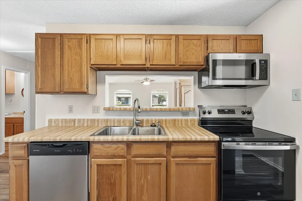 114 Glade Shadow Drive Euless, TX 76039