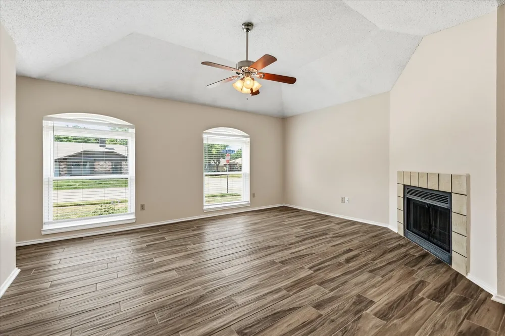 114 Glade Shadow Drive Euless, TX 76039