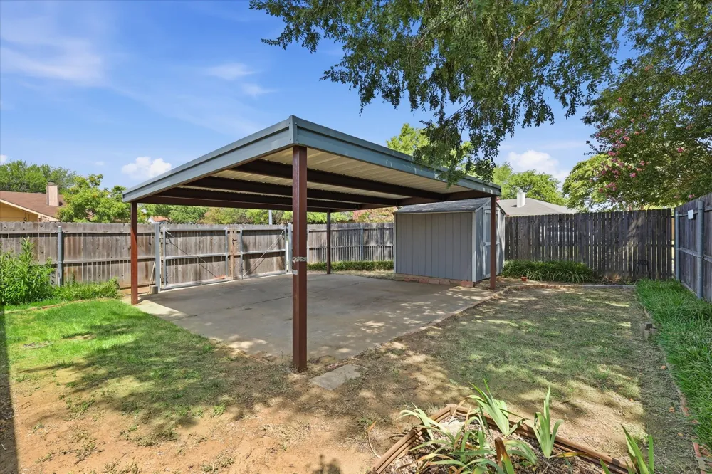 114 Glade Shadow Drive Euless, TX 76039