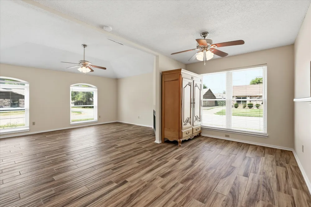114 Glade Shadow Drive Euless, TX 76039