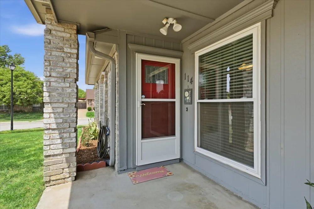 114 Glade Shadow Drive Euless, TX 76039
