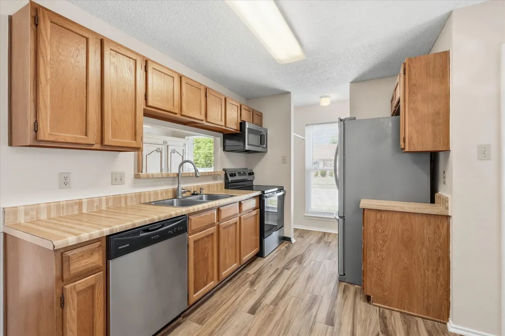 114 Glade Shadow Drive Euless, TX 76039