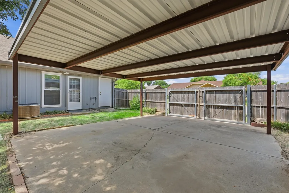 114 Glade Shadow Drive Euless, TX 76039