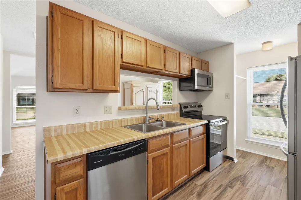 114 Glade Shadow Drive Euless, TX 76039