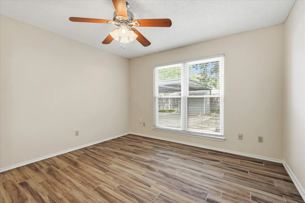 114 Glade Shadow Drive Euless, TX 76039