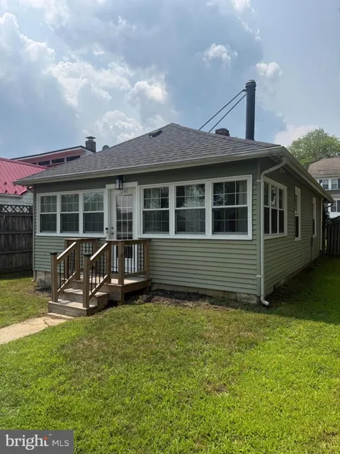 246 BAY AVENUE