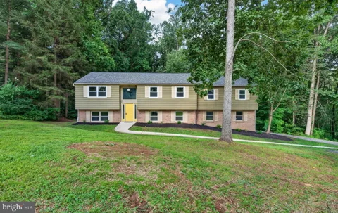 90 SCHOOLHOUSE LANE