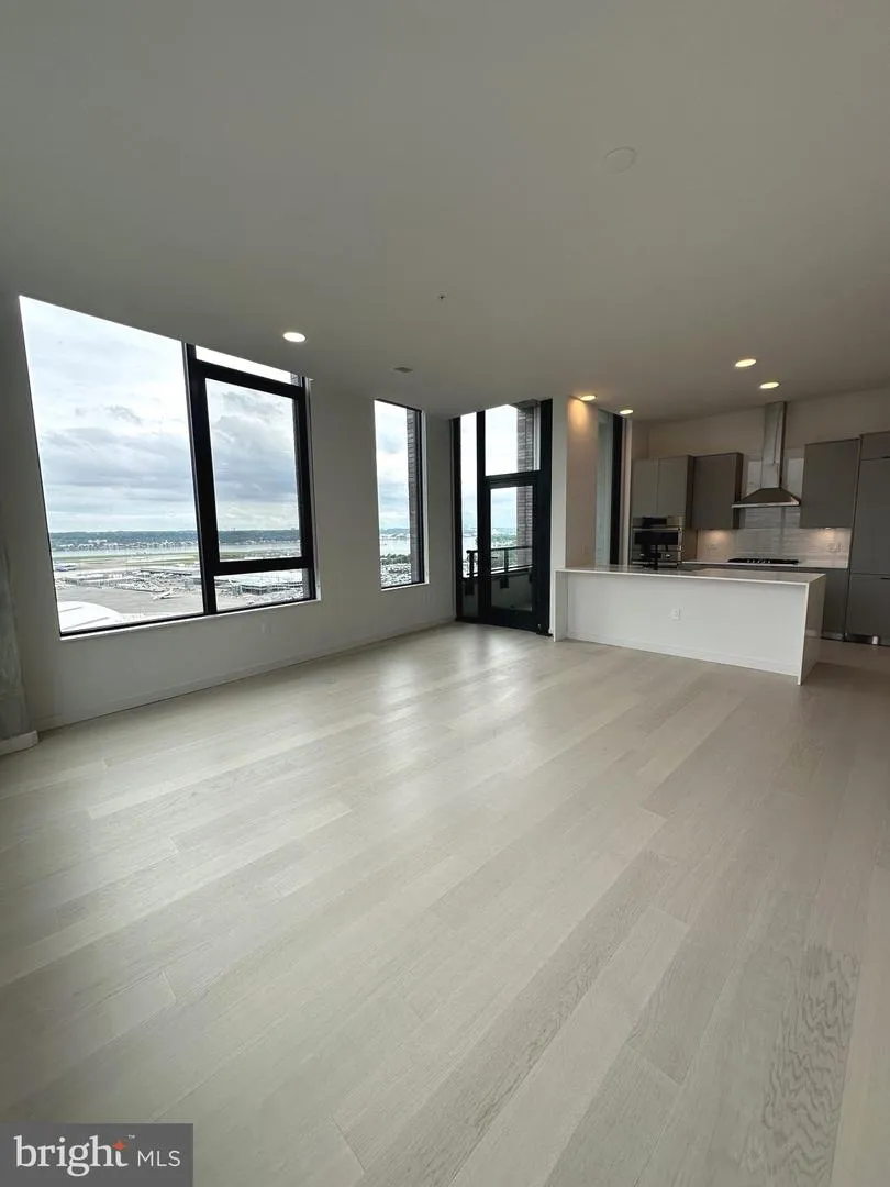 3030 POTOMAC AVENUE #PH1 Arlington, VA 22202